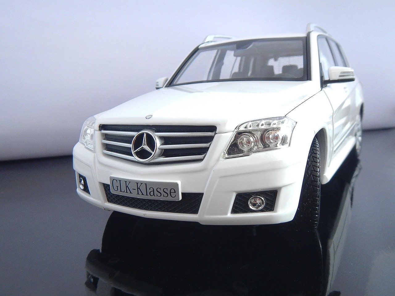 奔馳，外觀(guān)與內(nèi)飾的完美融合細(xì)節(jié)展現(xiàn)奢華風(fēng)范